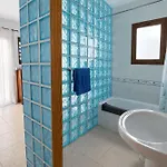 Апартаменты Charming 3-bedroom In Scenic Фрихилиана