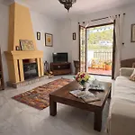 Charming 3-bedroom In Scenic