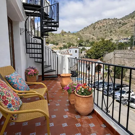 Charming 3-bedroom In Scenic