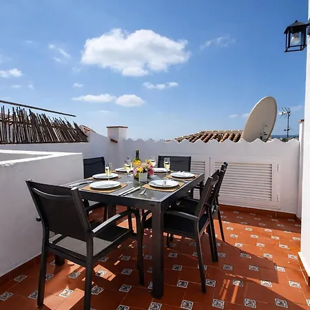Charming 3-bedroom In Scenic Апартаменты