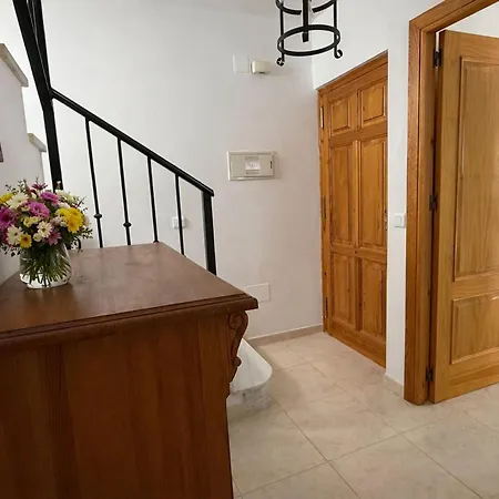 Апартаменты Charming 3-bedroom In Scenic Фрихилиана